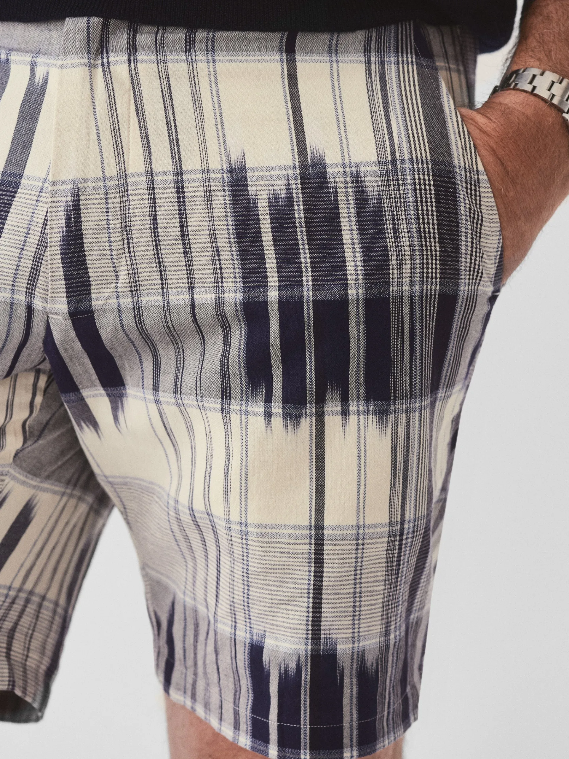 J.McLaughlin Oliver 8" Shorts in Ikat Navy/OffWhite/Blue Outlet
